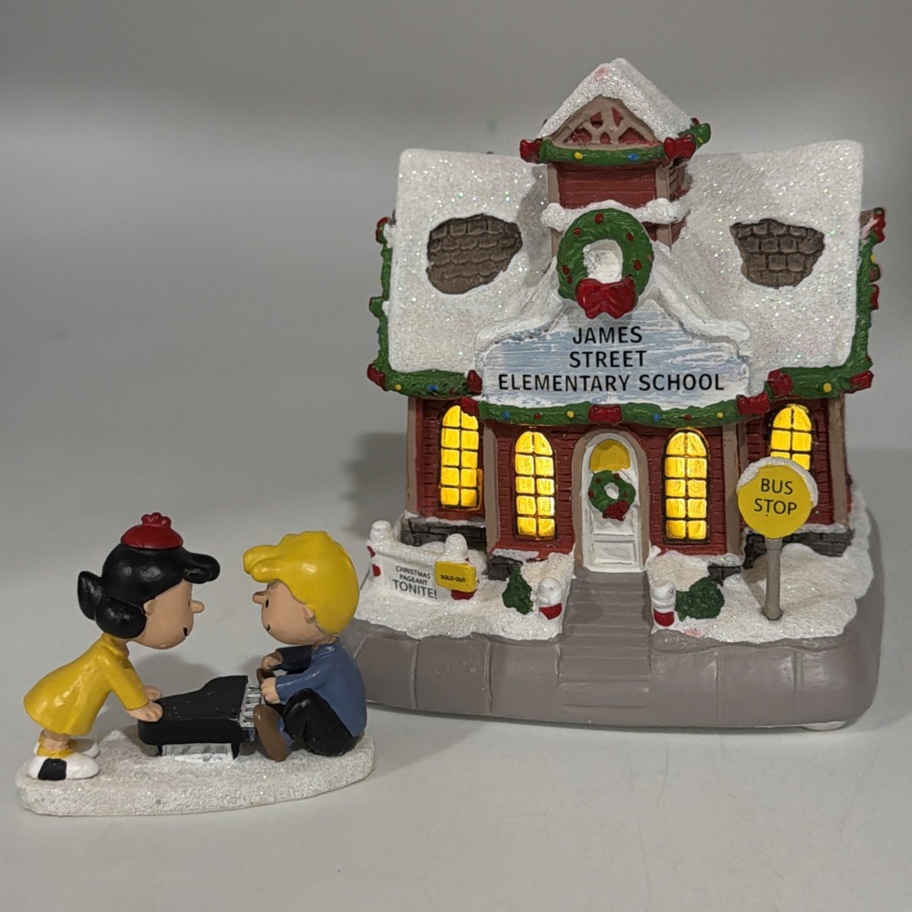 Hawthorne Village  Peanuts James Street School Christmas 14-02200-002 A &figure